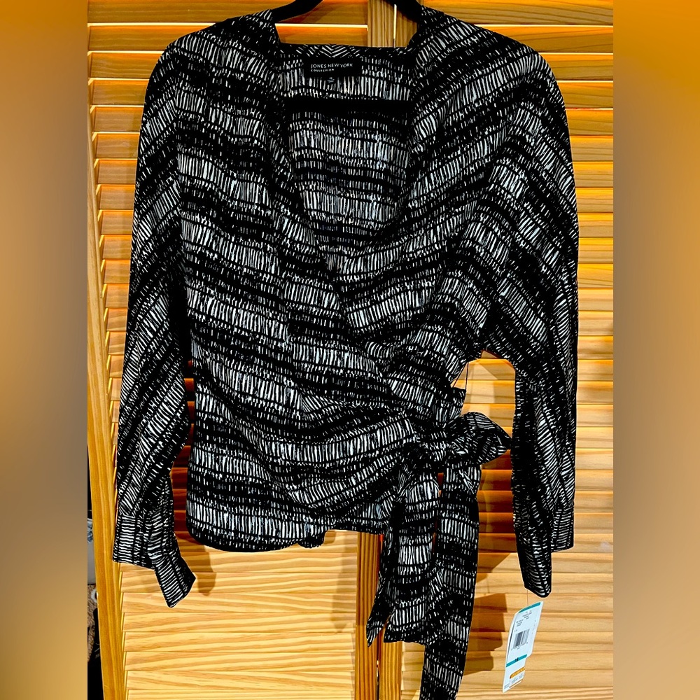Woman’s Jones Ny Blouse size 16 New